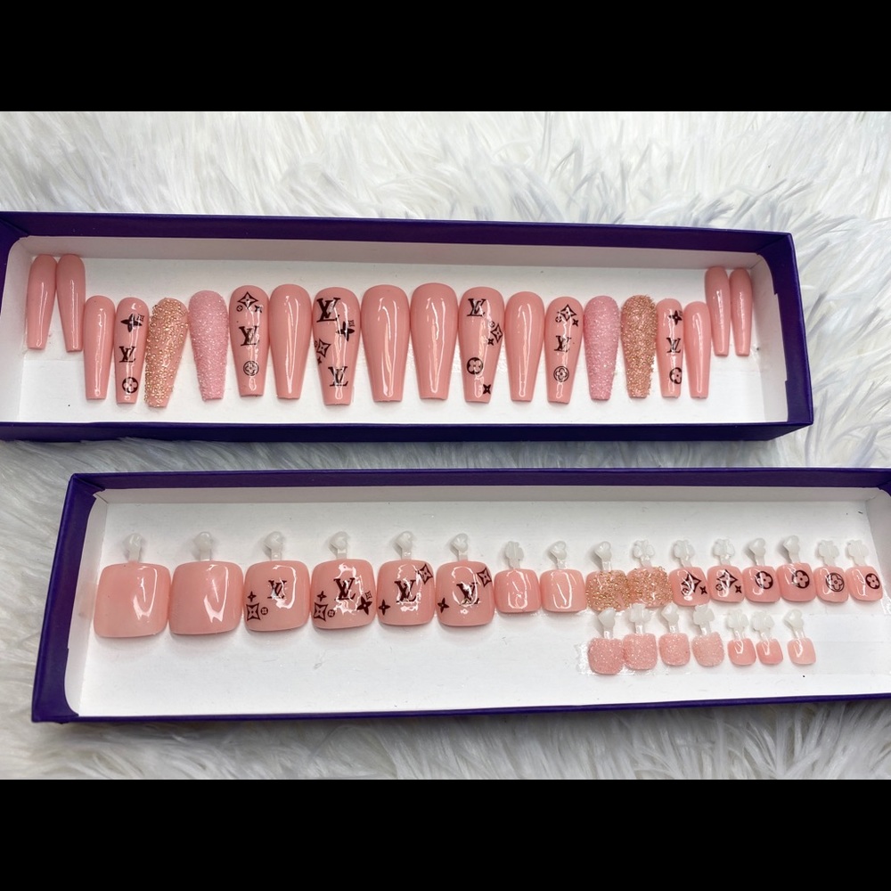 Designer press on nails
